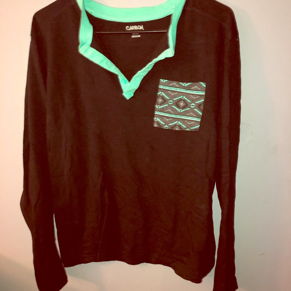 Medium long sleeve black shirt